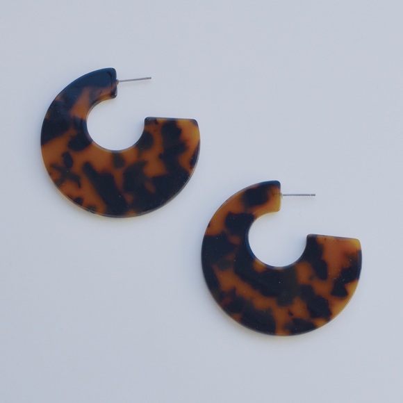 UO Style Dark Brown Tortoise Statement Earrings - Picture 2 of 8